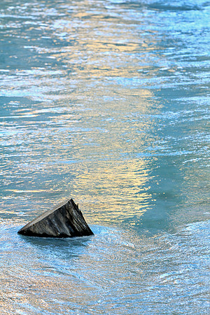 Water Does Not Resist